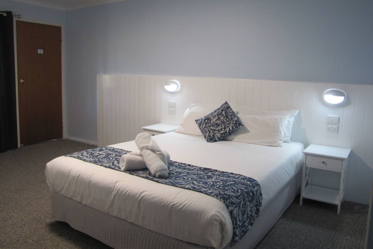 Cortinas blackout, tabla de planchar con plancha y wifi gratis