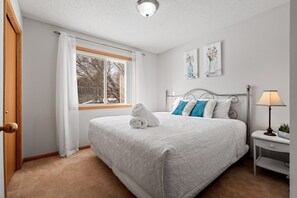 4 bedrooms, desk, iron/ironing board, travel cot