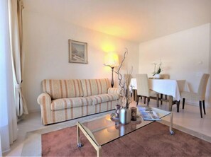 TV - Chesa Sur Ova 22 by Interhome (St. Moritz)