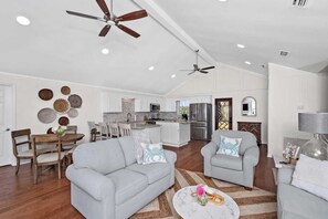 Smart TV, chimenea, oficina