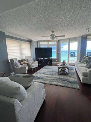 Smart TV, books - Premier 9th Floor End 3BR 3BA - No Drive Beach! (Daytona Beach)