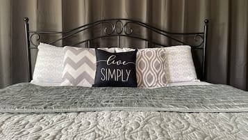 1 bedroom, desk, free WiFi, bed sheets
