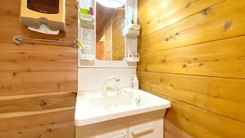 Villa | Bathroom | Shower, towels, soap, shampoo