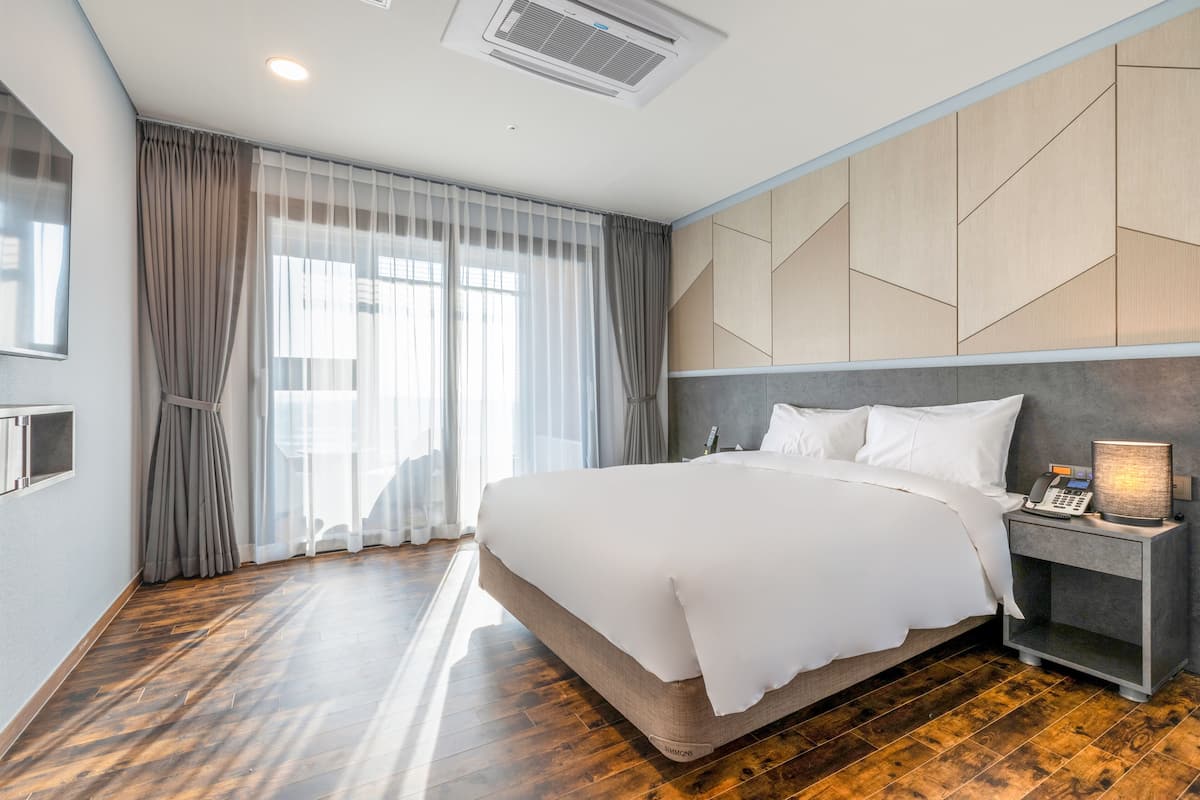 1 Schlafzimmer, hochwertige Bettwaren, Daunenbettdecken