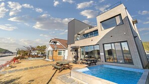 Exterior - Daebudo Atiko Dokchae Pool Villa (Ansan)