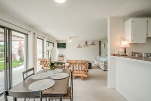 Dining - Newly Upgraded Tranquil 2BR APT Near Keauhou Bay! Max 6 Guests (Kailua Kona)