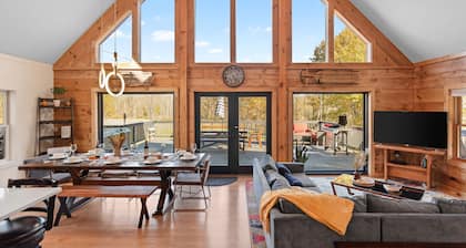 Catskills Getaway Home W/ Hot tub, Game room, fire pit and basketball court