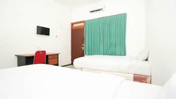 Standard Room | Desk, free WiFi, bed sheets