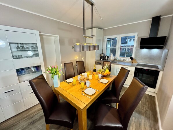 Dining - House Vier-Jahreszeiten - TOP LOCATION in Zingst - 50 m to the beach - for 6 persons (Zingst)