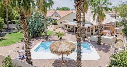 ☀️🌵Tropical Desert Oasis. HEATED Pool & Spa no charge. Private, large yard 🌴🏜