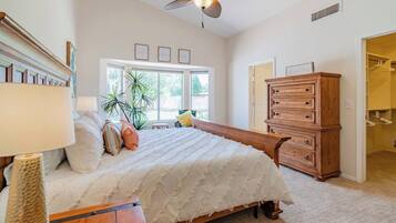 4 bedrooms, desk, iron/ironing board, travel crib