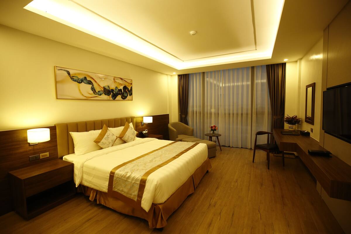 1 bedroom, minibar, desk, soundproofing