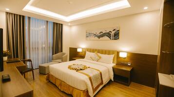 Deluxe Room, 1 Queen Bed, Garden View | Minibar, desk, soundproofing, free WiFi