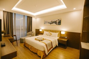 华丽客房, 1 张大床, 花园景观 | 迷你吧、办公桌、隔音、免费 WiFi