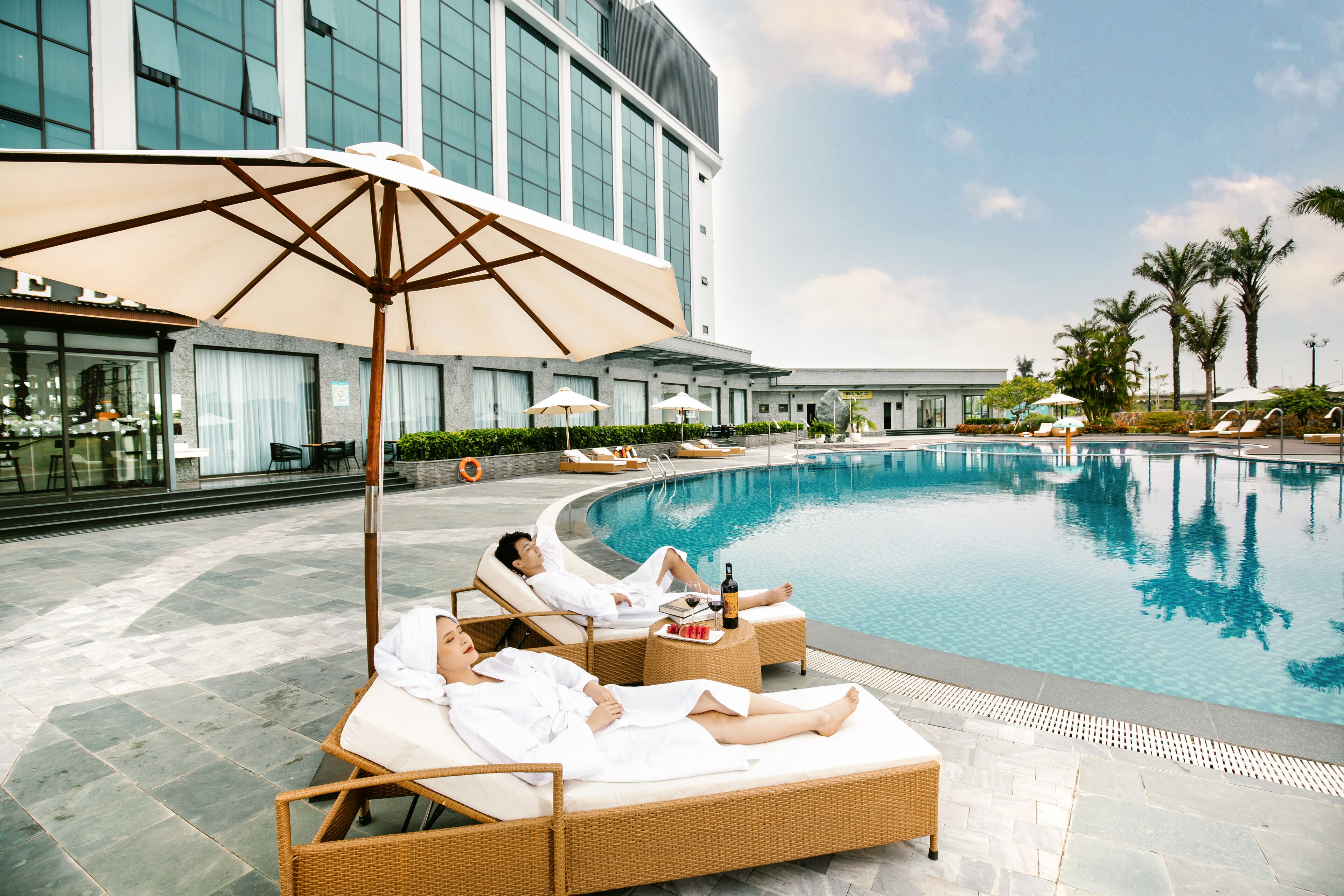 Seasonal outdoor pool, pool umbrellas, sun loungers