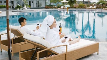 Seasonal outdoor pool, pool umbrellas, sun loungers