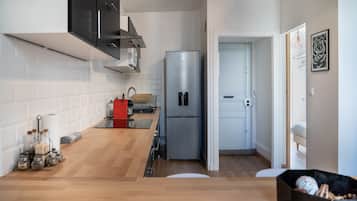 Geladeira, micro-ondas, fogão, cooktop