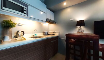 Lightroom Tagaytay with free Parking and wi-fi