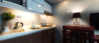 Lightroom Tagaytay with free Parking and wi-fi