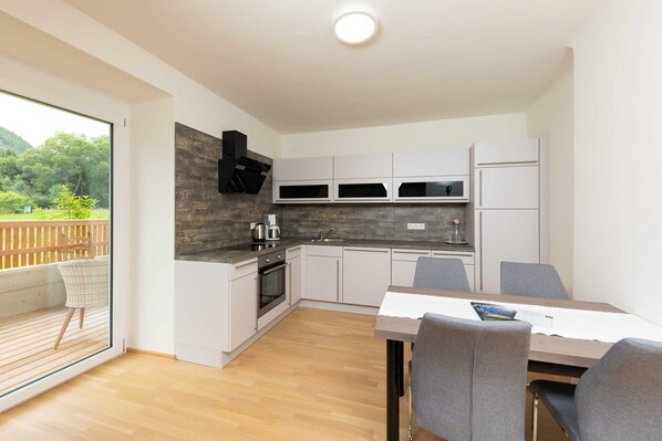 Fridge, oven, dishwasher