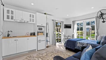 1 habitación, tabla de planchar con plancha, wifi gratis y ropa de cama