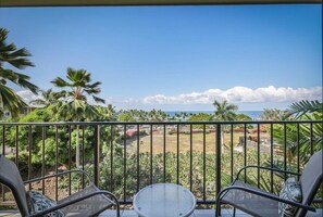 Property grounds - New! 🌺 Kahaluu Bay Village 201 🐠 Close to Snorkeling, Swimming & Surfing Plus Pool 🐬 (Kailua Kona)