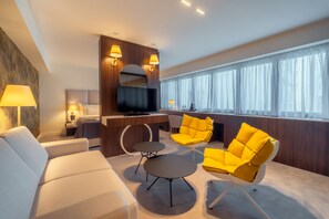 Suite studio Ville | Aire de séjour | Téléviseur connecté de 43 po avec télévision par câble, téléviseur