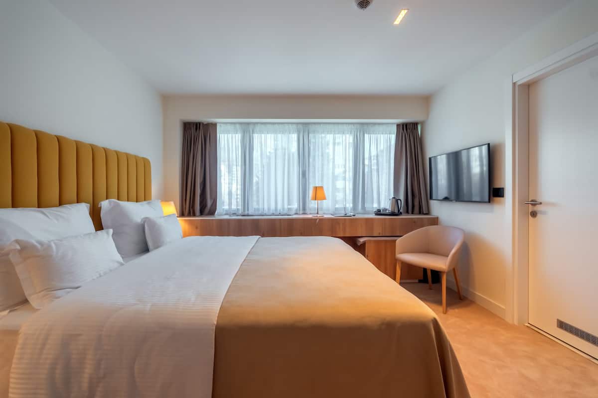 Premium bedding, down comforters, pillowtop beds, minibar