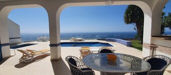 Villa "Tango" with Wi-Fi, Pool, Garden & Whirpool