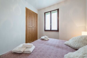 2 chambres, fer et planche Ă repasser, Wi-Fi gratuit, draps fournis