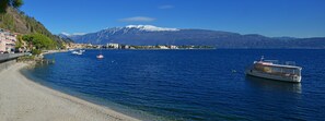 Una spiaggia nelle vicinanze