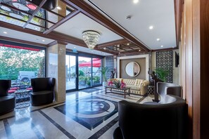 Lobby lounge