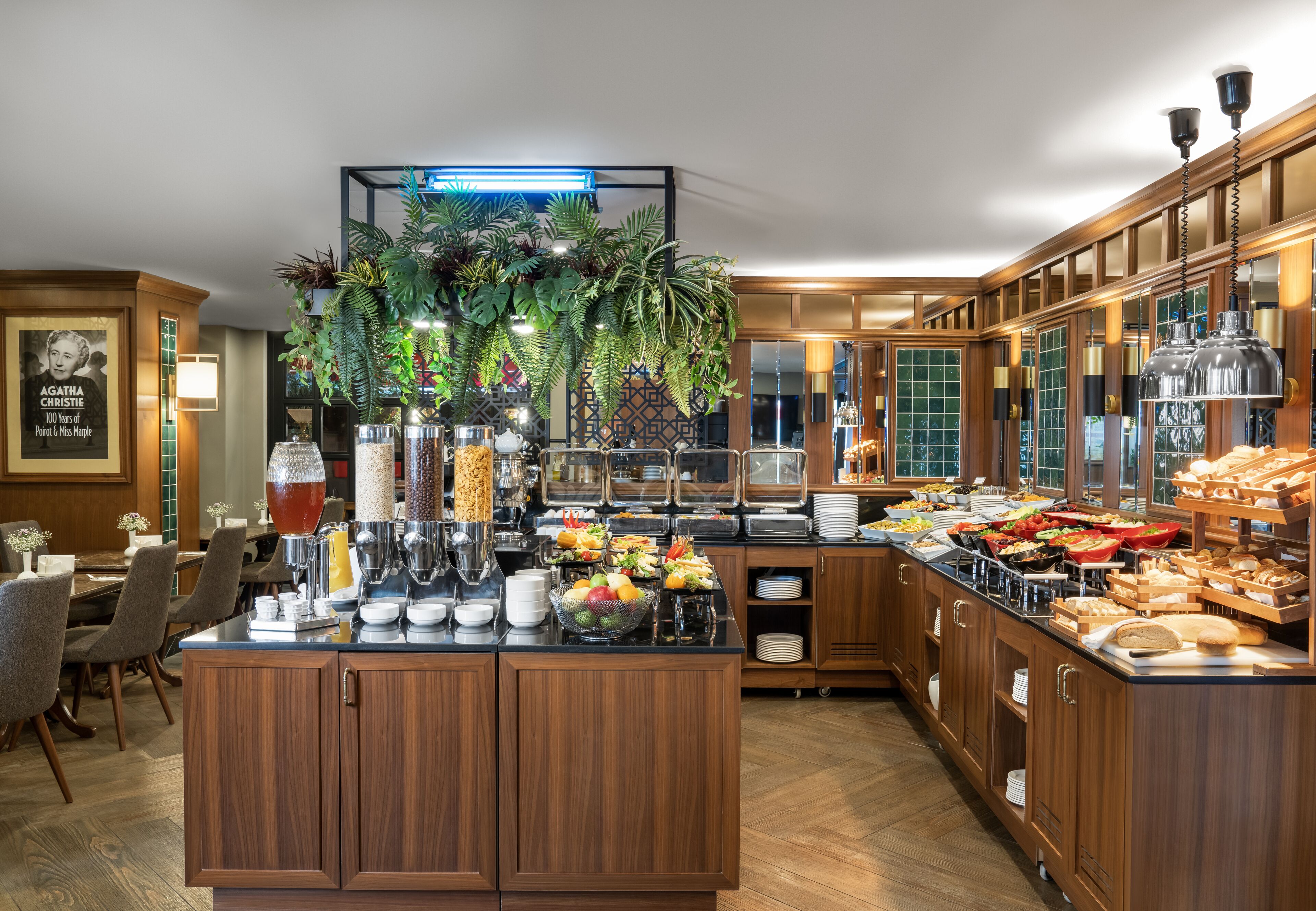 Daily buffet breakfast (EUR 17 per person)