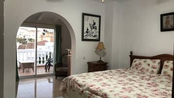 2 quartos, ferros/tábuas de passar roupa, Wi-Fi de cortesia