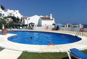 Pool - "Townhouse with Sea View" with Mountain View, Pool, Wi-Fi, Garden & Terrace (Nerja)