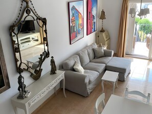 TV - "Townhouse with Sea View" with Mountain View, Pool, Wi-Fi, Garden & Terrace (Nerja)