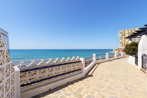 Property grounds - Charming Apartment with Sea Views & Wi-Fi (Mijas Costa)