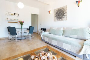 TV, fireplace - Charming Apartment with Sea Views & Wi-Fi (Mijas Costa)