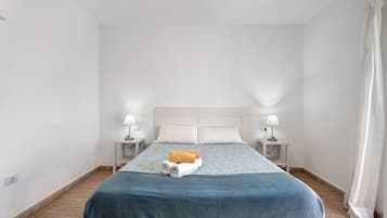1 habitación, tabla de planchar con plancha, wifi gratis y ropa de cama