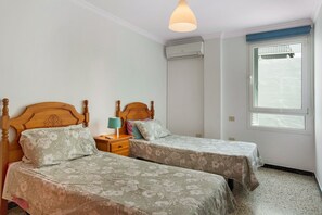 3 室のベッドルーム、アイロン / アイロン台、WiFi (無料)、ベッドシーツ