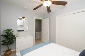 2 chambres, fer et planche à repasser, Wi-Fi, draps fournis