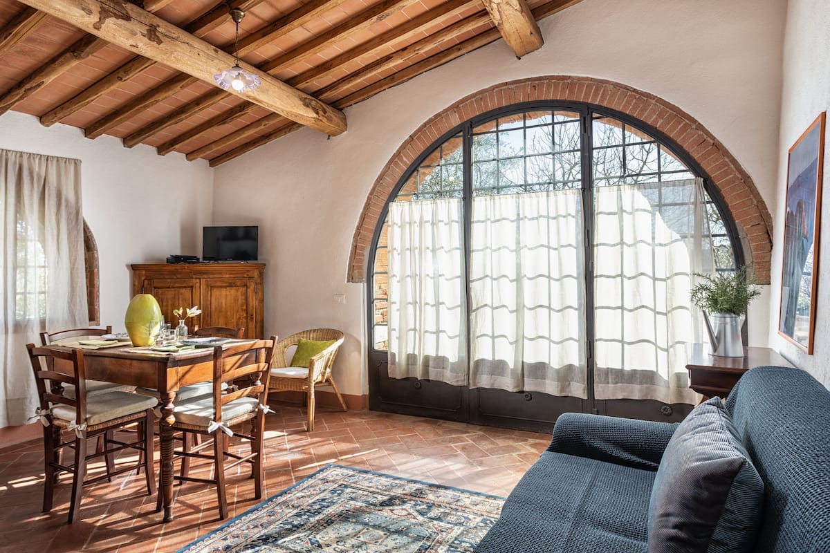 Traditional Apartment | Living area | 21-inch flat-screen TV with satellite channels, TV
