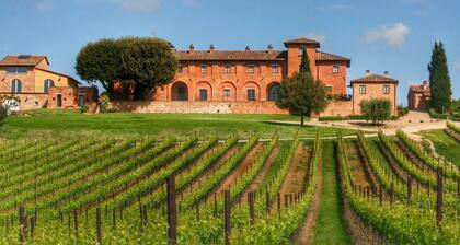 Farmhouse with pool in Montepulciano
