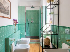 Deluxe Condo | Bathroom - The Best Rent-Three bedrooms flat (Milan)