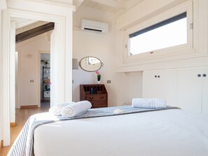 Deluxe-Apartment | 3 Schlafzimmer, Bügeleisen/Bügelbrett, kostenloses WLAN, Bettwäsche