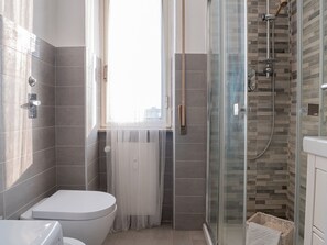 Deluxe Condo | Bathroom - The Best Rent-Apartment near Udine area (Milan)