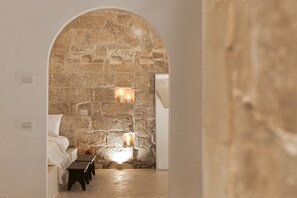 2 bedrooms, desk, iron/ironing board, free WiFi - House[LECCE CENTER ★★★★★] - Exclusive loft with JACUZZI (Lecce)