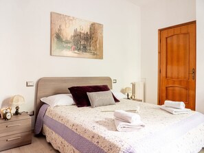 Deluxe Condo | 2 bedrooms, iron/ironing board, free WiFi