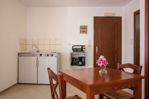 Studio, Sea View | Soundproofing, bed sheets - Ekavi Apartments (Chania)