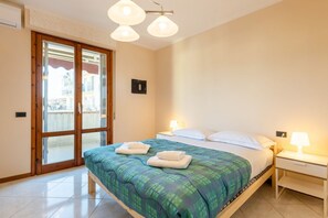 2 bedrooms, iron/ironing board, WiFi - GuestHost - Comfortable 65 sqm apartment, with modern furnishings, able to accommodate up to 5 people, located on the 3rd floor of a building with a lift. The property is located in Ponte alla Vittoria area, a few minutes on foot from the Cascine Park, a (Firenze)